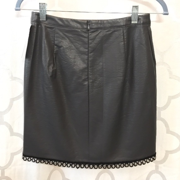 GRAY MON CHERIE PU SKIRT! - Picture 4 of 8